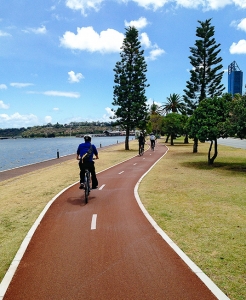 Ce site à Perth était parfait pour ceux qui aiment les activités en plein air. Dès 5 h du matin, les pistes de footing et les pistes cyclables débordent de gens qui font leur entraînement matinal. (Photo par le danseur Songtao Feng)