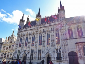 Et la place du Bourg avec l’Hôtel de ville. (Photo de Joe Huang)