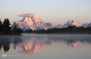Lever de soleil à Oxbow Bend, dans le Parc national du Grand Teton. Symbolique pour la fin des vacances, il annonce l'aube d'une nouvelle saison. (Photo de Kexin Li)