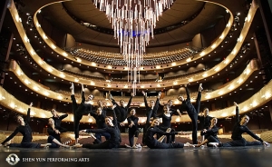 On voit ici le style architectural baroque espagnol de l'Orpheum Theatre à Phoenix, en Arizona. La Shen Yun Touring Company a présenté huit spectacles au milieu de ces peintures murales et moulures complexes.