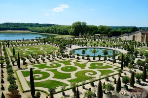 Les jardins enchanteurs de Versailles sont délicatement entretenus. (Photo de Jack Han)