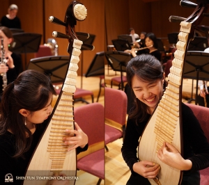 Yuru Chen passe du temps avec son pipa au Yuanlin Performance Hall à Changhua, Taïwan. 