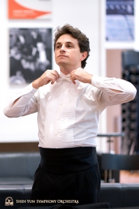 Le joueur de timbales Brian Marple fait des derniers ajustements avant le concert au Carnegie Hall.