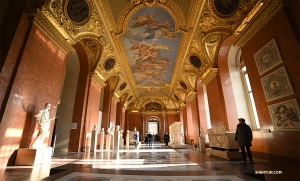 hypnotisantes sur le plafond du th&eacute;&acirc;tre Wang du Centre Boch.<br />A proximit&eacute;, au th&eacute;&acirc;tre Hanover de Worcester,