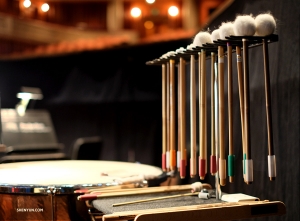 La section de percussion est mise en place. Cela est engageant! (Photo de Karen Chen)<br />