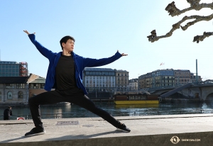 Le danseur Jared Ren nous pr&eacute;sente le Rh&ocirc;ne, l'une des voies navigables les plus connues d&rsquo;Europe. (Photo de Nick Zhao)<br />