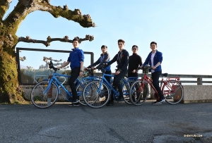 Faire du v&eacute;lo permet &agrave; la fois de faire des visites touristiques efficaces et un peu d&rsquo;exercice &agrave; l&rsquo;air frais. (Photo de Nick Zhao)<br />