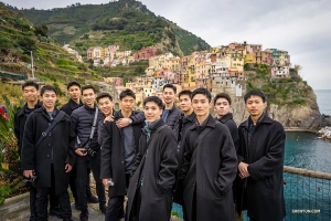 Les artistes explorent la ville célèbre pour son vin doux et ses vestiges médiévaux. (Photo de William Li)