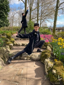 Dans les jardins de Keukenhof - alias le « Jardin de l'Europe » - aux Pays-Bas, plus de 7 millions de bulbes de fleurs sont plantés chaque année. Ces quelques poses de danse complètent le décor.