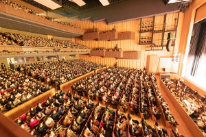 Une salle comble à Shibuya, dans le cadre d'une tournée record de 11 villes au Japon.