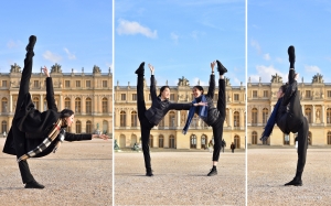 Inspirées par la grandeur du château de Versailles, les danseuses Olivia Zhang, Angelina Wang, Vivian Dong et Karla Lin ajoutent leur propre touche de beauté artistique à la scène.