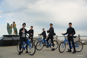 Une balade à vélo le long de la promenade de Virginia Beach offre d'autres points de vue …